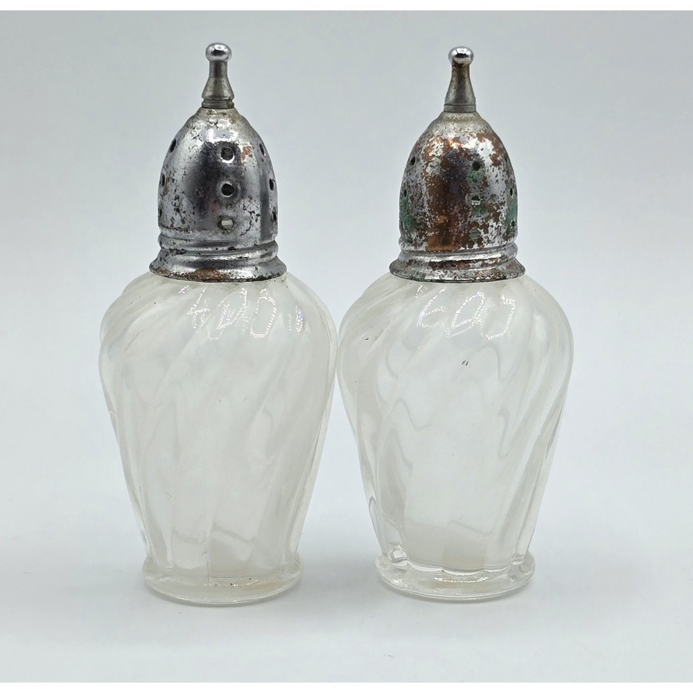 Vintage Glass‎ Midcentury Table Salt & Pepper Shakers Clear Silver Top Small